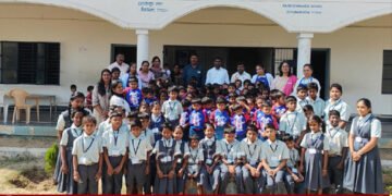 ತರಂಗ ಶಾಲೆಗೆ ಜೈನ್ ಪಬ್ಲಿಕ್ ಶಾಲೆ ವಿದ್ಯಾರ್ಥಿಗಳಿಂದ ಪುಸ್ತಕ, ಕ್ರೀಡಾ ವಸ್ತು ವಿತರಣೆ