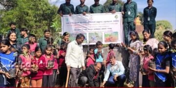 ಕೃಷಿ ವಿವಿ ವಿದ್ಯಾರ್ಥಿಗಳಿಂದ ಸಸಿ ನೆಟ್ಟು ಶಾಲಾ ಮಕ್ಕಳಲ್ಲಿ ಪರಿಸರದ ಜಾಗೃತಿ