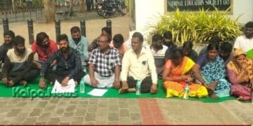 ದಲಿತ ಅತಿಥಿ ಉಪನ್ಯಾಸಕಿ ನಿರ್ಲಕ್ಷ್ಯ ಆರೋಪ: ಎನ್‌ಇಎಸ್ ಕಚೇರಿ ಮುಂಭಾಗ ಪ್ರತಿಭಟನೆ