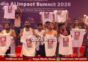 ಪ್ರತಿಷ್ಠಿತ ಎಐ ಶೃಂಗದಲ್ಲಿ ಪ್ಲಾನ್ ಮಾಡಿ ಅರೆನಗ್ನರಾಗಿ ಪ್ರತಿಭಟಿಸಿದ ಕಾಂಗ್ರೆಸ್ ಕಾರ್ಯಕರ್ತರು