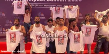 ಪ್ರತಿಷ್ಠಿತ ಎಐ ಶೃಂಗದಲ್ಲಿ ಪ್ಲಾನ್ ಮಾಡಿ ಅರೆನಗ್ನರಾಗಿ ಪ್ರತಿಭಟಿಸಿದ ಕಾಂಗ್ರೆಸ್ ಕಾರ್ಯಕರ್ತರು