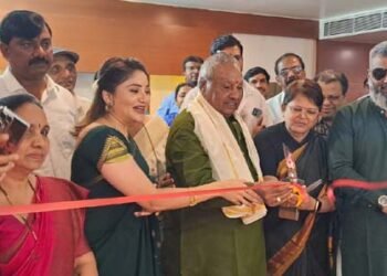 ರಾಯಲ್ ಆರ್ಕಿಡ್ ನಲ್ಲಿ ಸೀರೆ ಹಬ್ಬ | ಕಾರ್ಯಕ್ರಮಕ್ಕೆ ಮಾಜಿ ಡಿಸಿಎಂ ಈಶ್ವರಪ್ಪ ಚಾಲನೆ