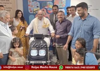 ಎಲೆಕ್ಟ್ರಿಕ್ ಸ್ಕೂಟರ್ ಮಳಿಗೆ ರಿವರ್ ಸ್ಟೋರ್‌ಗೆ ಮಾಜಿ ಡಿಸಿಎಂ ಈಶ್ವರಪ್ಪ ಚಾಲನೆ