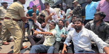ಶಿವಮೊಗ್ಗ | ನೀಟ್ ಪರೀಕ್ಷೆ ಅಕ್ರಮ | ಸಂಸದರ ಮನೆಗೆ ಯುವ ಕಾಂಗ್ರೆಸ್ ಕಾರ್ಯಕರ್ತರ ಮುತ್ತಿಗೆ ಯತ್ನ