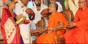 ಈಶ್ವರಪ್ಪನವರಿಗೆ ಸರ್ಕಾರದ ನೇತೃತ್ವ ವಹಿಸುವ ಭಾಗ್ಯ ಪರಮಾತ್ಮ ಕರುಣಿಸಲಿ: ಪೇಜಾವರ ಶ್ರೀ  ಹಾರೈಕೆ
