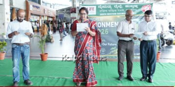 ಹುಬ್ಬಳ್ಳಿ | ಸಸಿ ನೆಡುವ ಮೂಲಕ ಪರಿಸರ ಸಂರಕ್ಷಣೆಯ ಸಂದೇಶ ಸಾರಿದ ಡಿಆರ್‌ಎಂ ಬೇಲಾ ಮೀನಾ