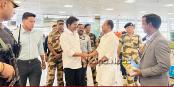 ಮಂಗಳೂರಿಗೆ ಆಗಮಿಸಿದ ತಮಿಳುನಾಡು ಸಿಎಂ ವಿಜಯ್ | ಸಚಿವ ಖಾದರ್ ಸ್ವಾಗತ