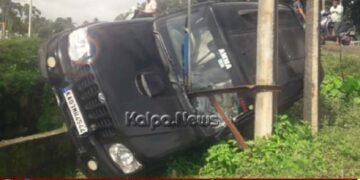 Sagara-Car crashes into transformer