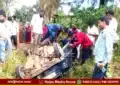 Shivamogga snake on NH Road Car Overturns Into Drain copy