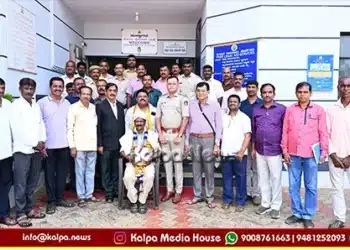 soraba home guard somappa returns gold chain honoured