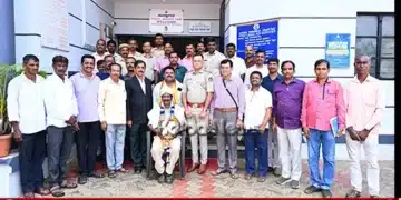 soraba home guard somappa returns gold chain honoured