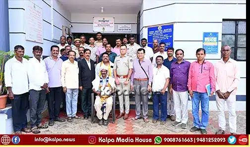 soraba home guard somappa returns gold chain honoured